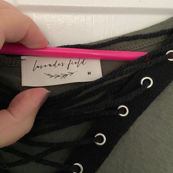 Shirt w/lace and “cold shoulder” - Picture 5 of 5